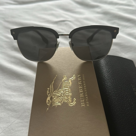 Brand new Burberry sunglasses - Picture 6 of 7